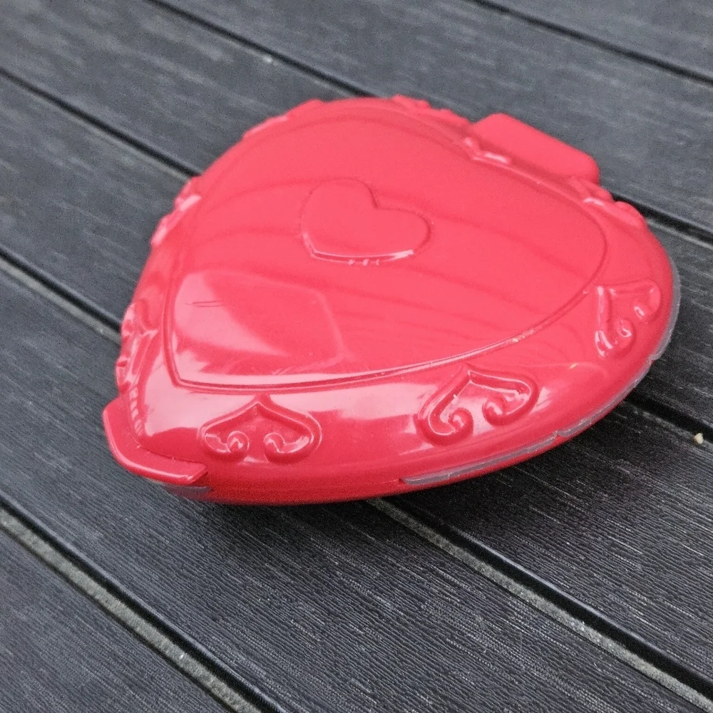 Rare AVON Heart-Shaped Red Plastic Weekly Pill Vitamin Organizer With Mirror VTG